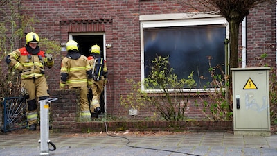 Bankstel vat vlam in woning Oss, brandweer forceert deur