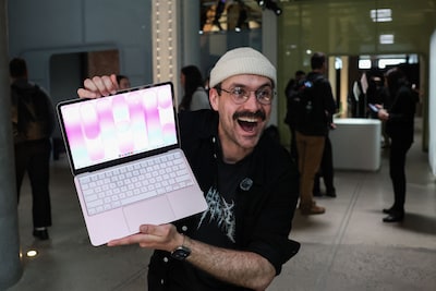 Apple excludes chargers from pricey MacBooks, charging up to €119 for power adapters