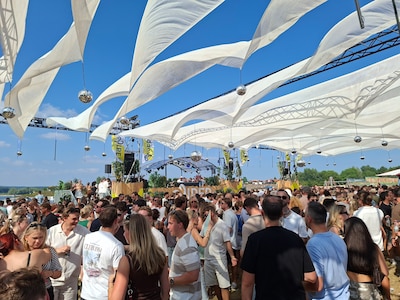 Op Dreamfields houden bezoekers zich knap aan de GGD-tips, behalve die over alcohol drinken