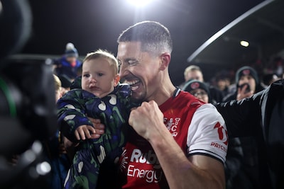 ‘Missie onmogelijk, maar toch volbracht’: ongeloof bij Engelse media na blamage Arsenal, Arteta boos op 16-jarige na rood