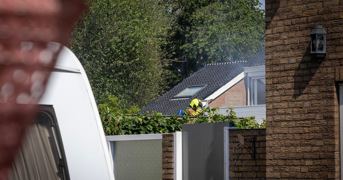 Schuur in brand aan Cnossenhof in Beverwijk, brand snel onder controle