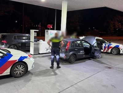 Nepagent steelt trouwringen van oudere dame, maar hij had niet gerekend op een oplettende getuige