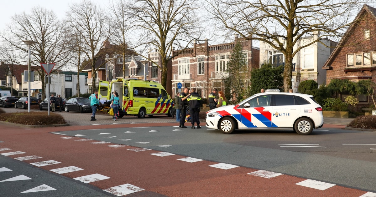 Fietser naar ziekenhuis na botsing met automobilist in Leeuwarden