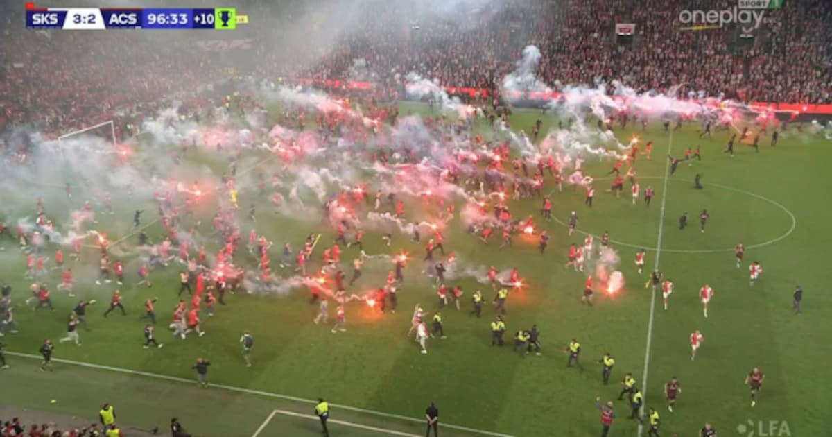 Slavia Praag krijgt flinke straf na ontspoorde derby, twee spelers ...