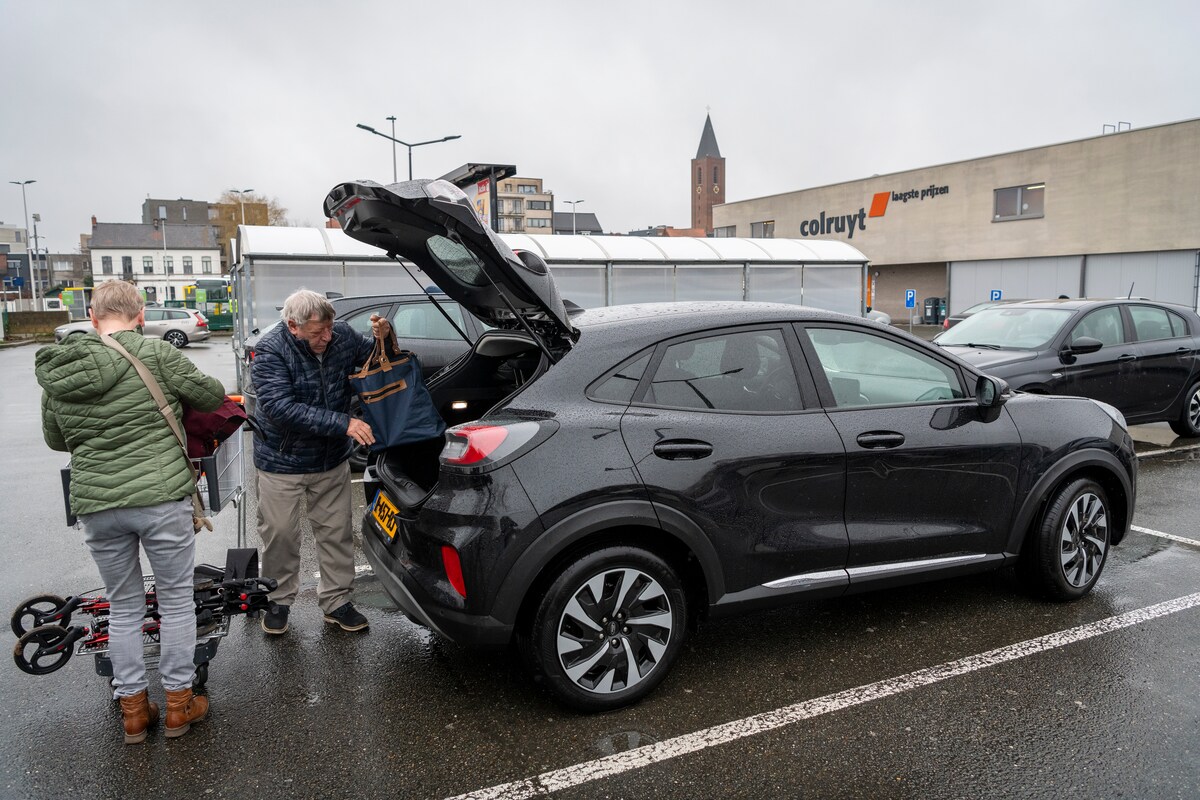 Mensen uit Terneuzen gaan vooral voor de wijn en de tabak naar België.