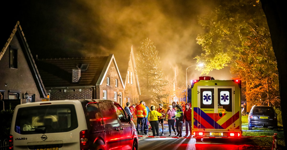 Bewoner uit huis gehaald bij brand met veel rook in Wildervank