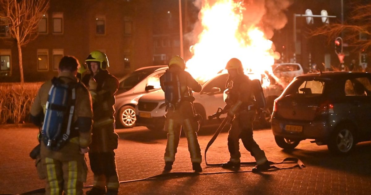 Auto uitgebrand op parkeerplaats aan de Bullerlaan in Beverwijk