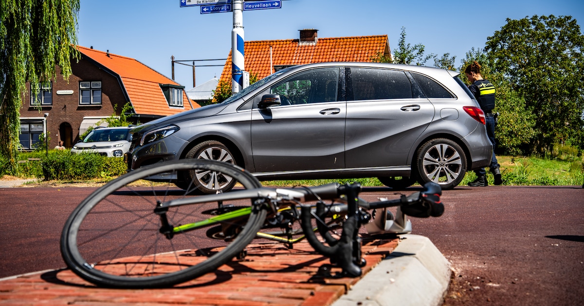 Wielrenner gewond na botsing met auto in Tienhoven