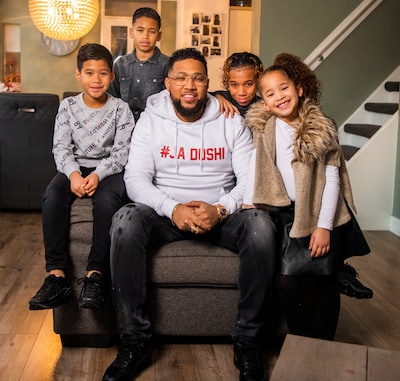 Papa Jay van Een Huis Vol voor zevende keer vader geworden: ‘Een geschenk van God’