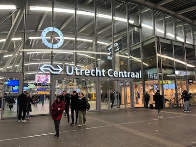 Twintigjarige man ernstig mishandeld op station Utrecht Centraal tijdens Koningsnacht