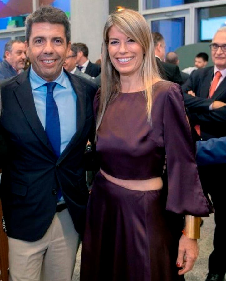 Premier spoorloos, vicepremier wist niet dat ze bevolking kon waarschuwen:  felle kritiek op overheid Valencia na ramp | Foto | AD.nl