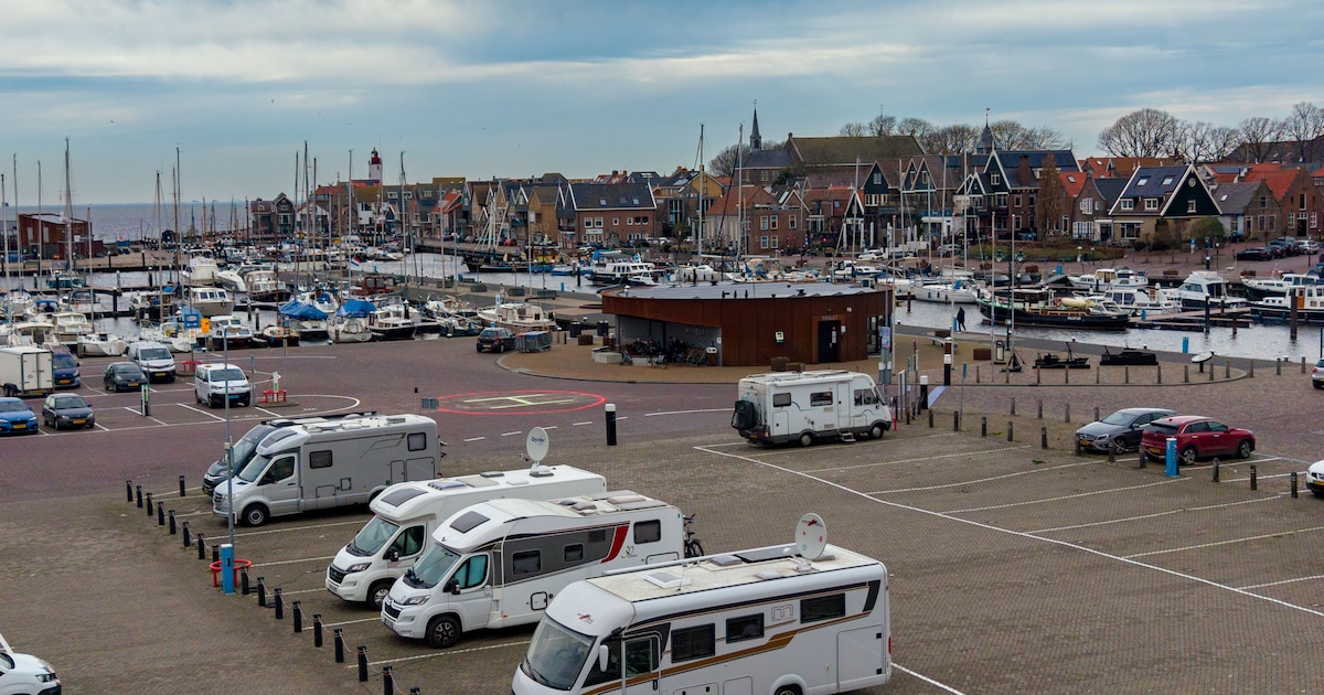 Camperaars vertrekken eerder van Urk door zwaar vuurwerk en racende auto’s