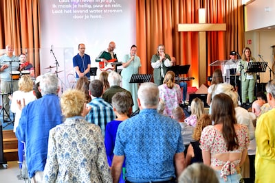 Evangelische kerk De Schuilplaats Bergen op Zoom officieel open: ‘Wij zijn minder van de regels en m