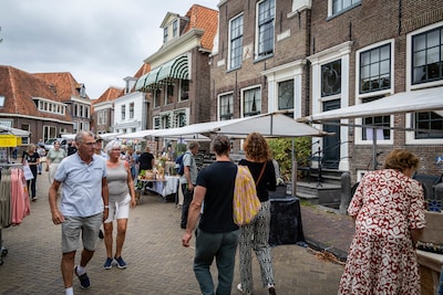 Oud-Beijerland houdt jaarmarkt met meer dan 100 kramen