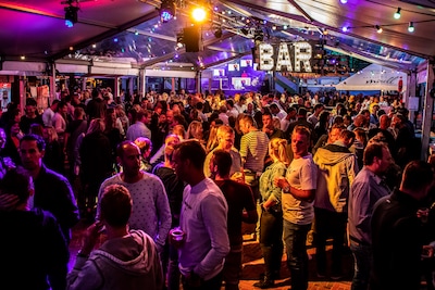 Burgemeester Arends waarschuwt 38 Westlanders dat ze zich moeten gedragen tijdens de feestweken