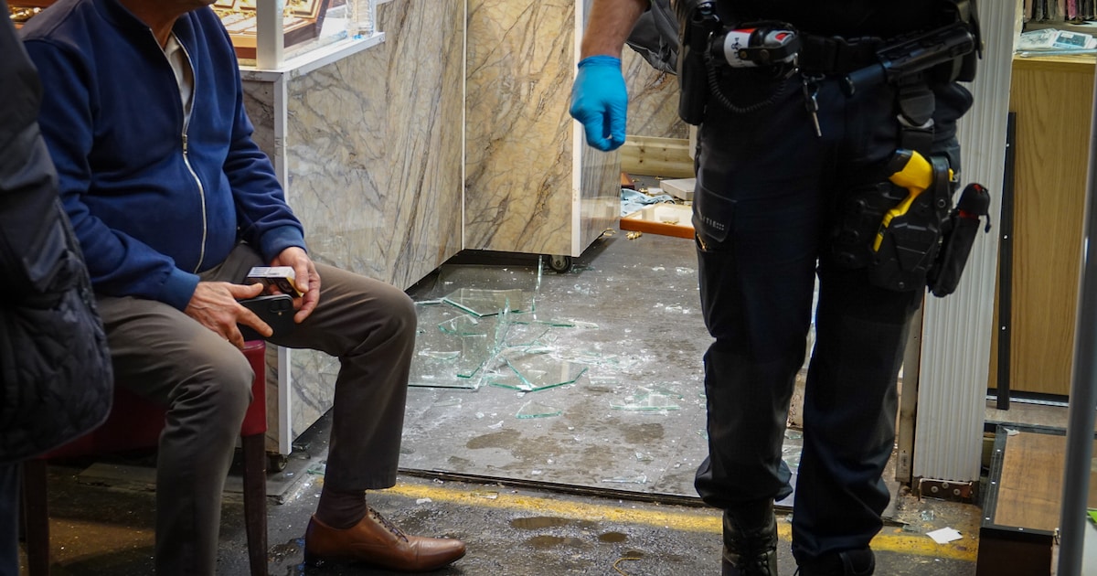 Overval op juwelier op de Beverwijkse Bazaar, verdachten op de vlucht