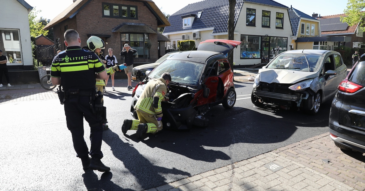 Eén slachtoffer met spoed naar ziekenhuis na aanrijding Soest