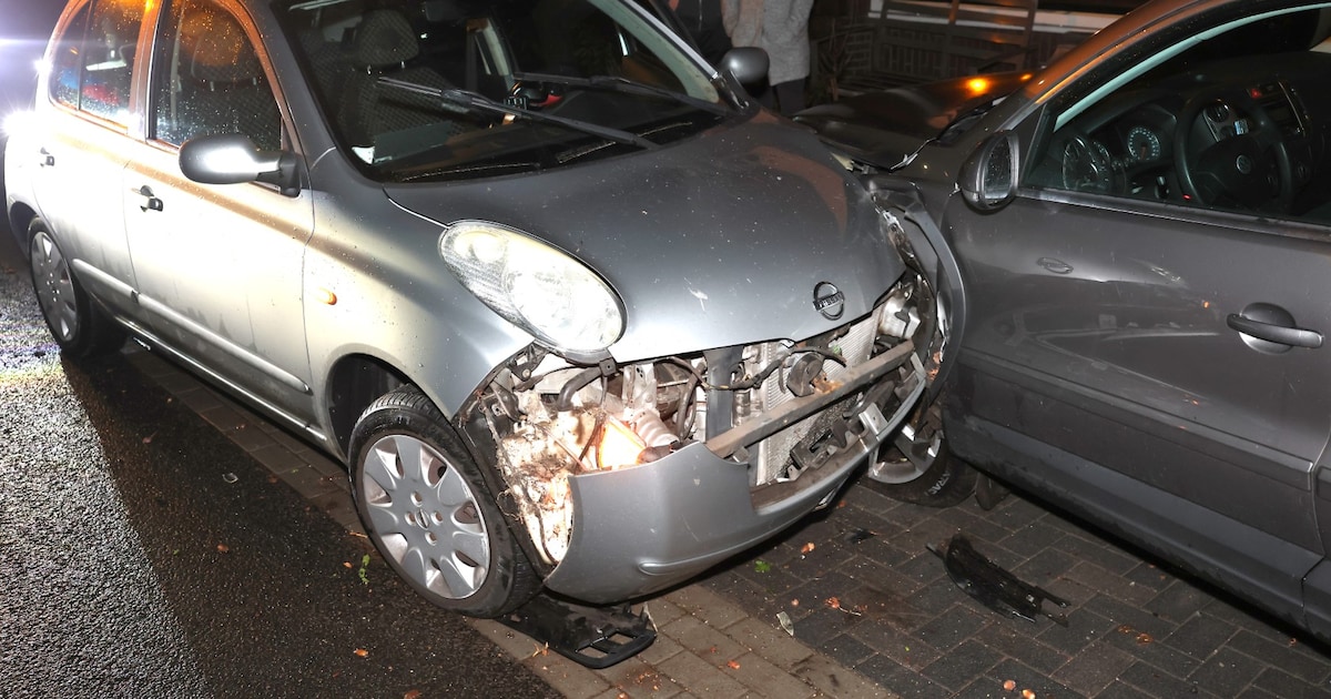 Twee auto's beschadigd bij eenzijdig ongeval op Zuiderdiep in Nieuw-Buinen