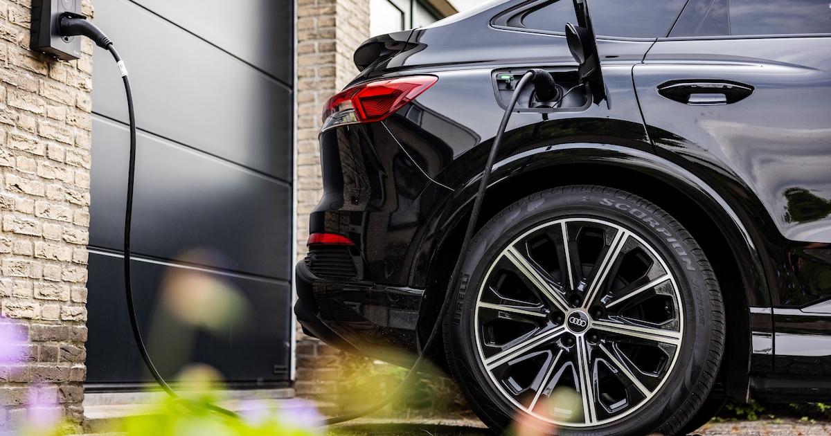 Dalfsen start proef voor thuisladen elektrische auto met platte laadkabel