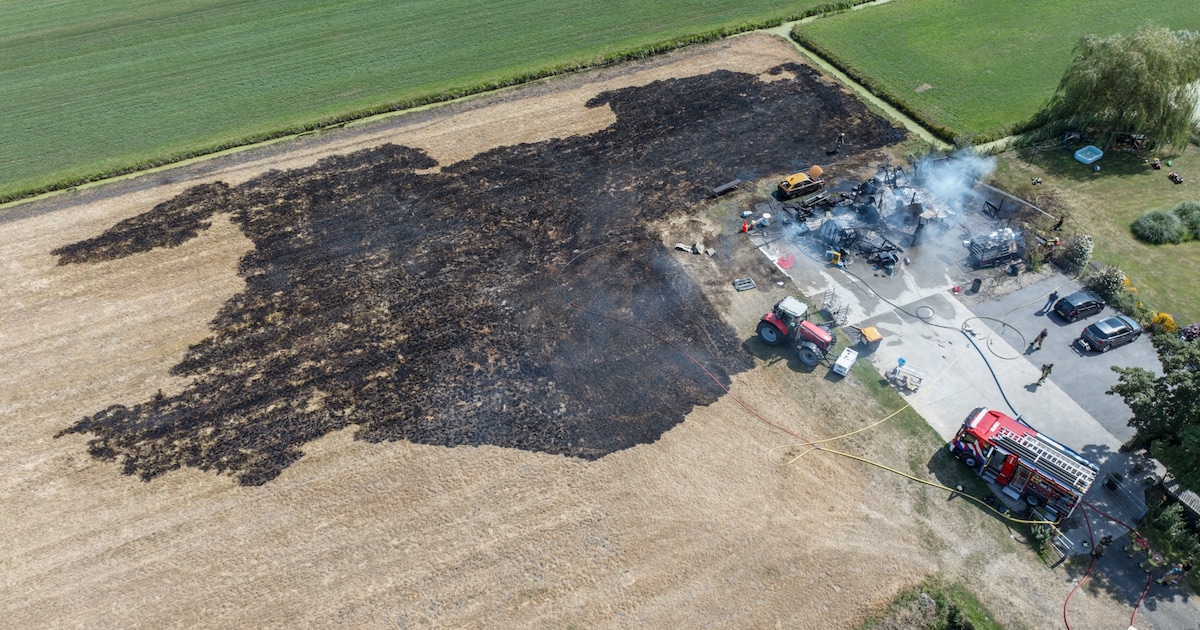 Schuurbrand aan Ringvaart in Bantega: vlammen slaan over naar graanveld