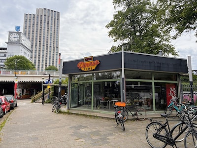 Eettent bij station Strijp-S is al jaren gesloten, maar hoeft (nog) niet weg voor nieuwbouwplannen