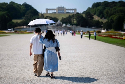 LIVE Extreem weer Europa | Hoogste Oostenrijkse temperatuur ooit gemeten in Wenen, branden bij Athene bijna onder controle
