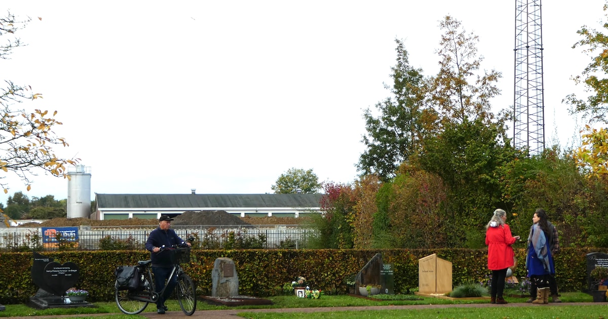 Vanaf de begraafplaats uitzicht op een bouwput: ‘Dit is ongepast’