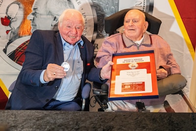 Voor het eerst sinds 'hele lange tijd' sprak Aad van Toor zijn broer Bas aan de telefoon: 'Het gaat 