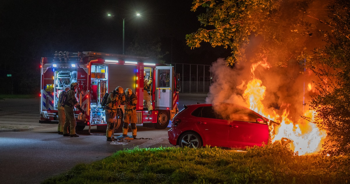 Volkswagen loopt flinke schade op door brand bij sportpark Woerden