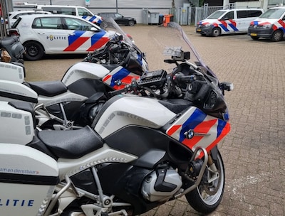 Grote politiecontrole in Helmond: tientallen fietsers, scooterrijders en automobilisten de fout in
