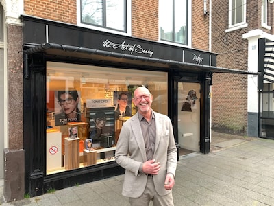 Petros’ brillenwinkel bestaat 100 jaar: ‘Toen ik hier een tijdje zat, merkte ik: de Bankastraat is h