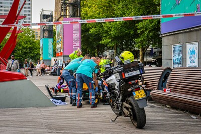 Schietpartij op Schouwburgplein in Rotterdam: slachtoffer ernstig gewond