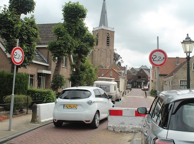 Omverrijden betonblokken op Kerklaan ‘geen incident meer’: PRO vraagt om verplaatsing