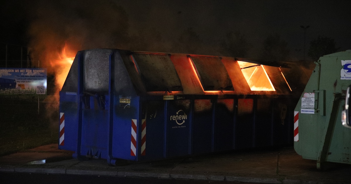 Afvalcontainer op De Poort in Nootdorp vat vlam