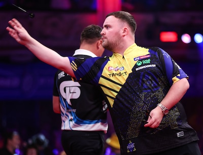 Luke Littler wint World Matchplay opnieuw: veel te sterk voor Gerwyn Price in finale