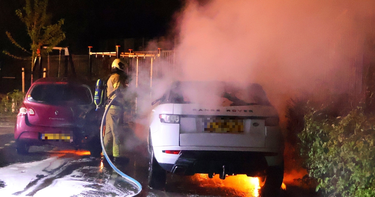 Geparkeerde auto uitgebrand op Govert Flinckstraat in Amersfoort