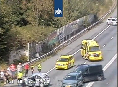 Flinke file op A27 bij Rijnsweerd: drie rijstroken dicht door ongeval