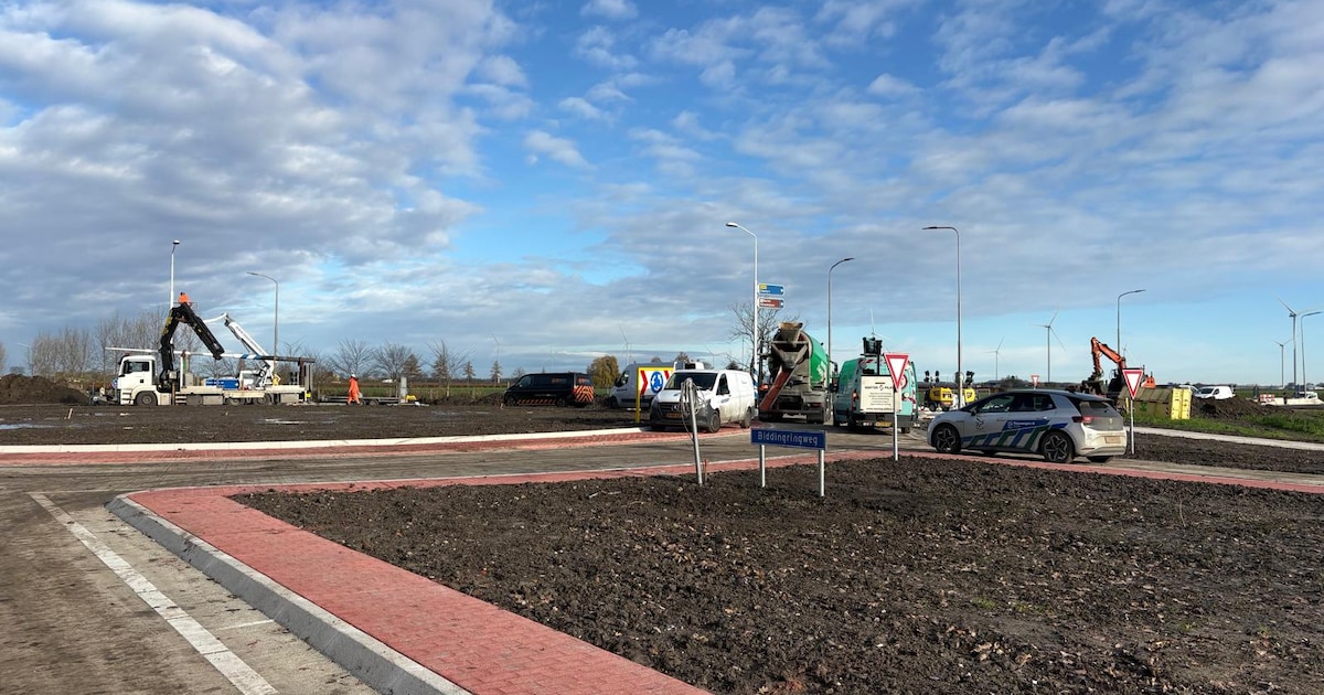 Verkeer kan voor het eerst over nieuwe rotonde bij Dronten