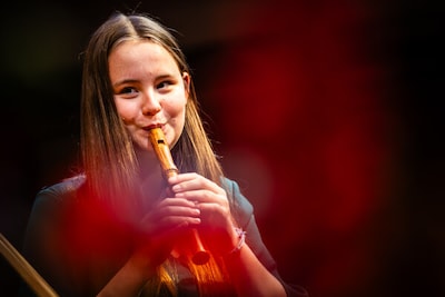 Jasmijn (15) uit Baarn pakt op haar blokfluit meerdere prijzen bij muziekwedstrijd