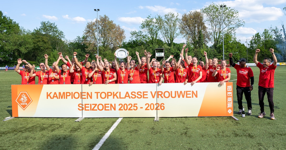 Saestum-vrouwen voor de veertiende keer kampioen: ‘Gelukkig waren de bloemen besteld’