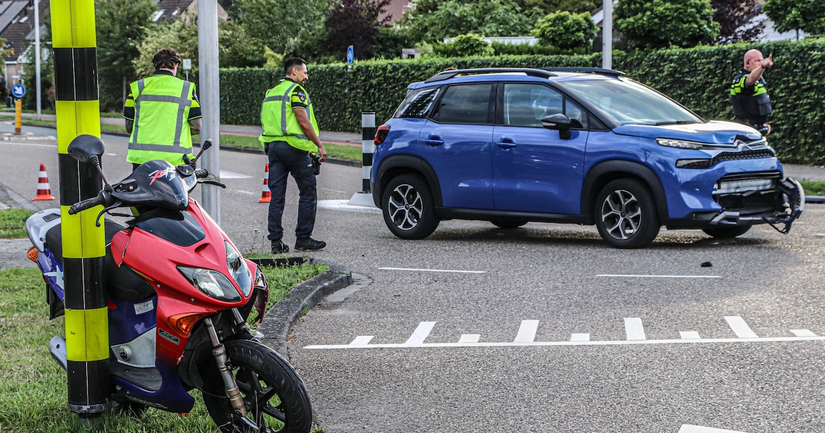 Scooterrijder gewond na botsing met auto in Vianen