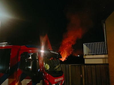 Brand achter woning aan Lipperkerkstraat in Enschede