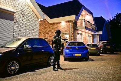 Man (47) aangehouden bij grote politieactie op woonwagenkamp in Waalre, na dna-match in onderzoek na