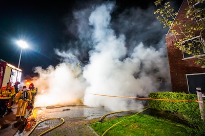 Waarom de brandweer geen eigen dompelbak heeft en soms urenlang werkeloos moet toekijken