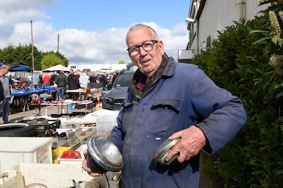 Onderdelenmarkt in Mijdrecht trekt verzamelaars en hobbyisten: ‘Wat hier ligt, vind je nergens ander