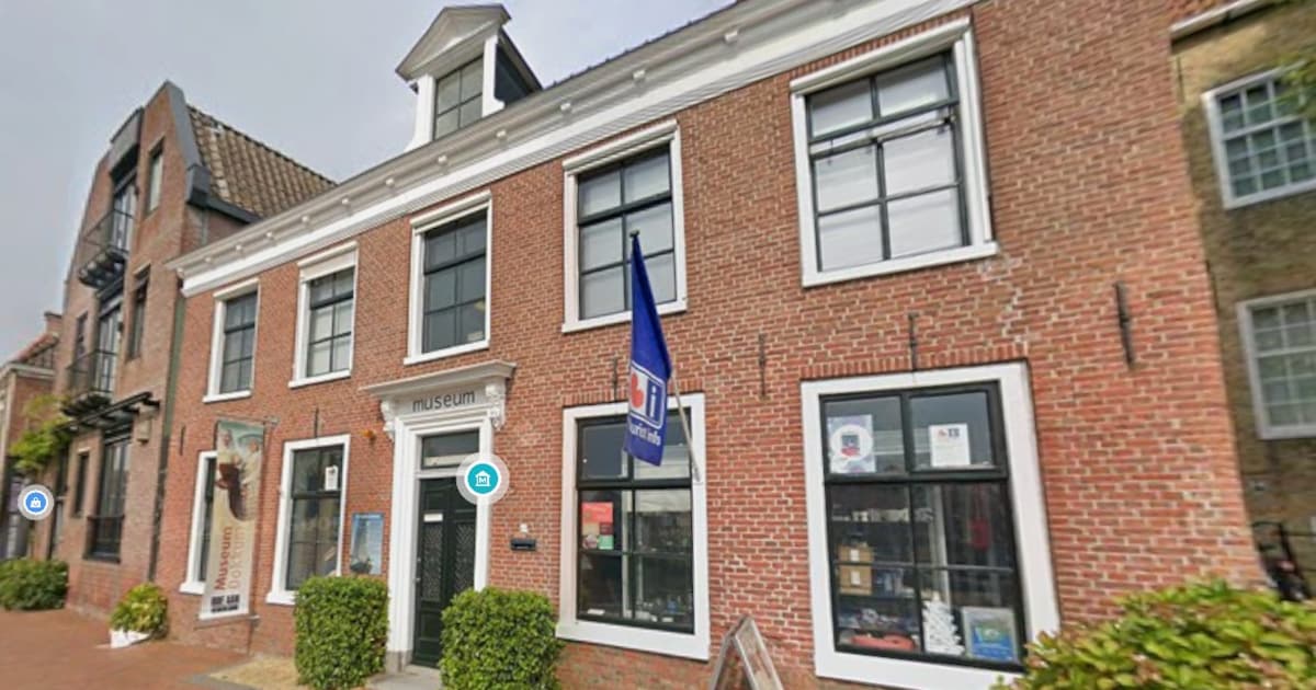 Museum Dokkum voegt zeldzame gouden liefdesring toe aan collectie