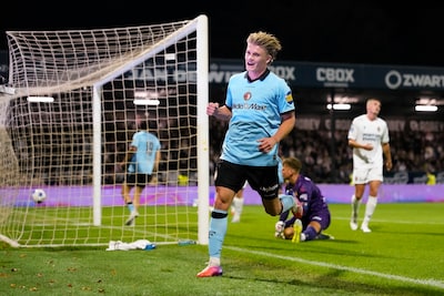 Doelpuntenfestijn in Velsen-Zuid: Telstar slaat terug, maar Feyenoord behoudt de leiding