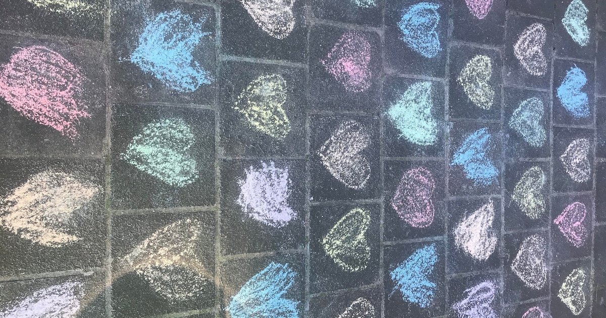 Krimpen aan den IJssel eert vrijwilligers met hartjes van stoepkrijt