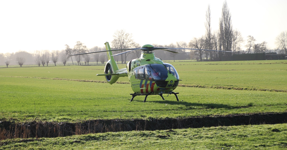 Fietser zwaargewond bij ongeval in Langerak, traumahelikopter gealarmeerd