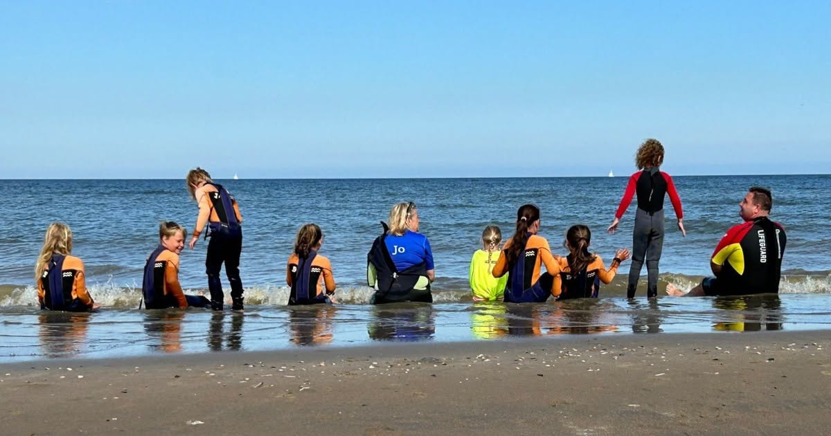 Gratis zwemclinics voor kinderen in Zandvoort: veilig en verantwoord de zee in